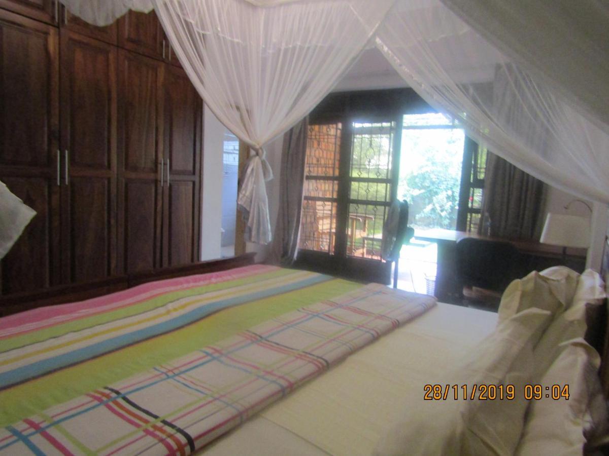 Bed and Breakfast Hospitality Connect Кампала Экстерьер фото